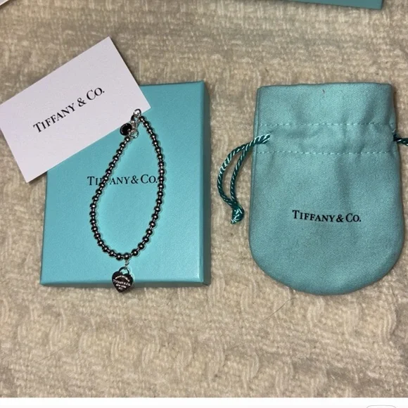 Tiffany & Co. Silver Bracelet with Elegant Design - Picture 4 of 4